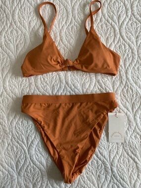 NWT Dippin Daisys Bikini Set in color Sienna